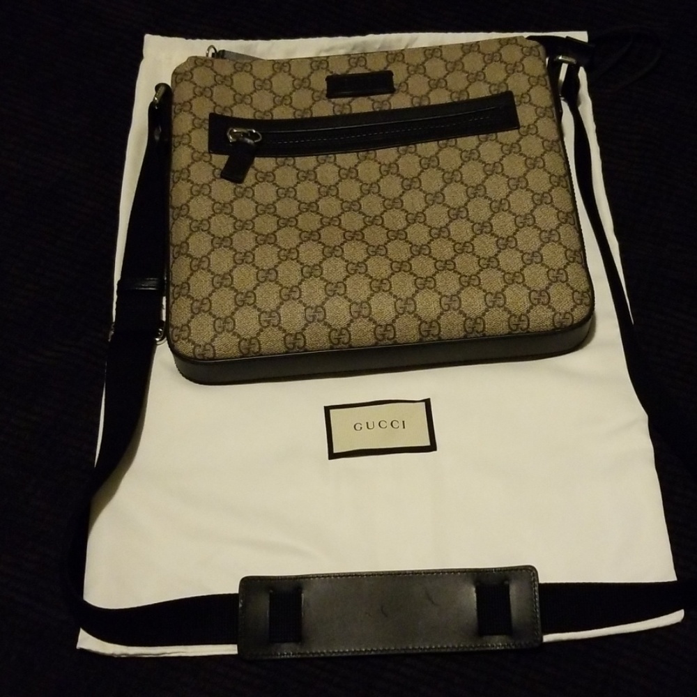 Gucci messenger bag